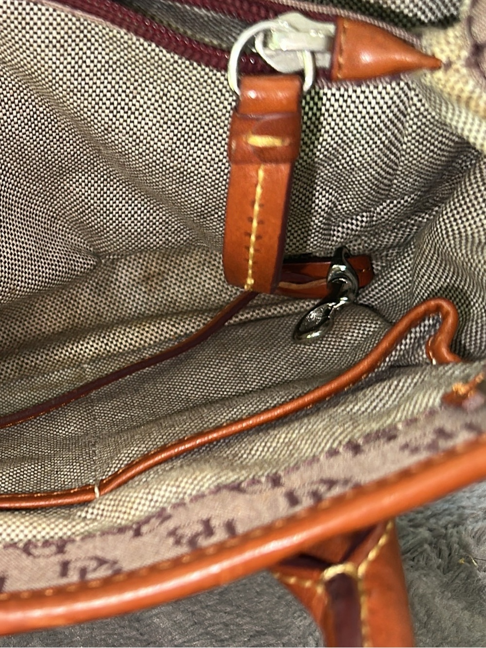 Dooney & Bourke Monogram
Canvas & Leather Satchel NEEDS CLEANING INSIDE (bags21) - Picture 14 of 16